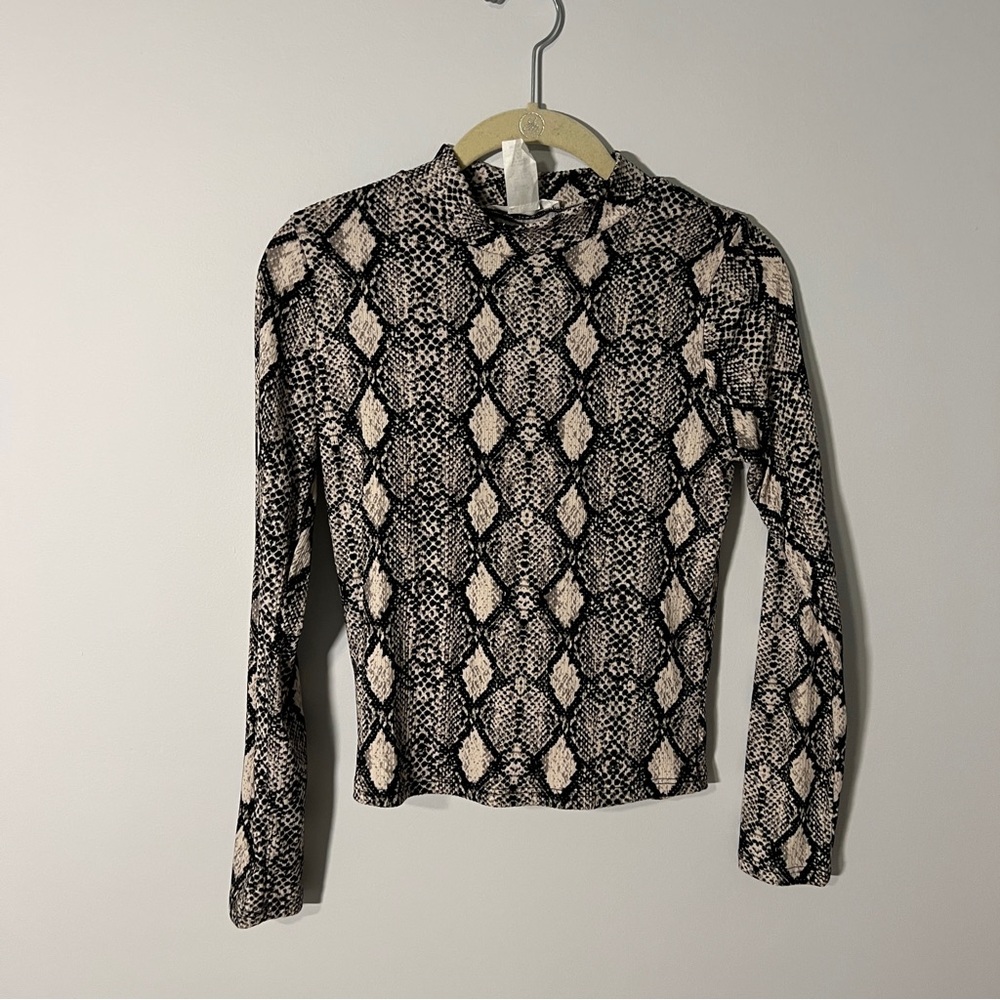 Print long sleeve short